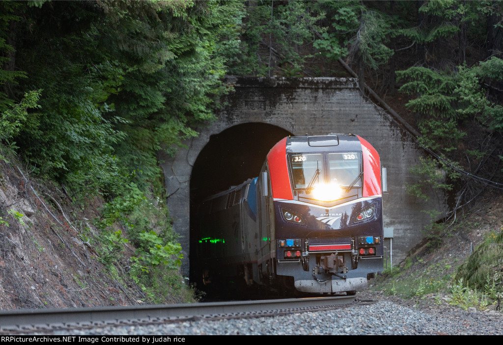 Amtrak 320